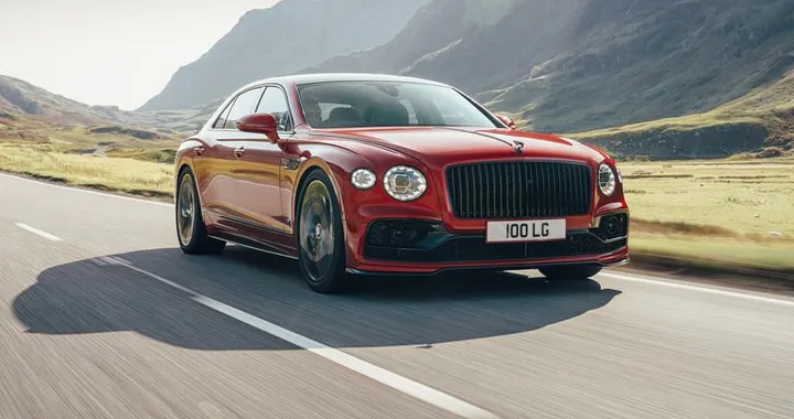 Bentley Flying Spur: arriva la versione con il V8