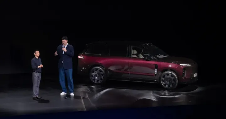 NIO ES9 sfida BMW e Mercedes con un maxi SUV elettrico da 5,3 metri