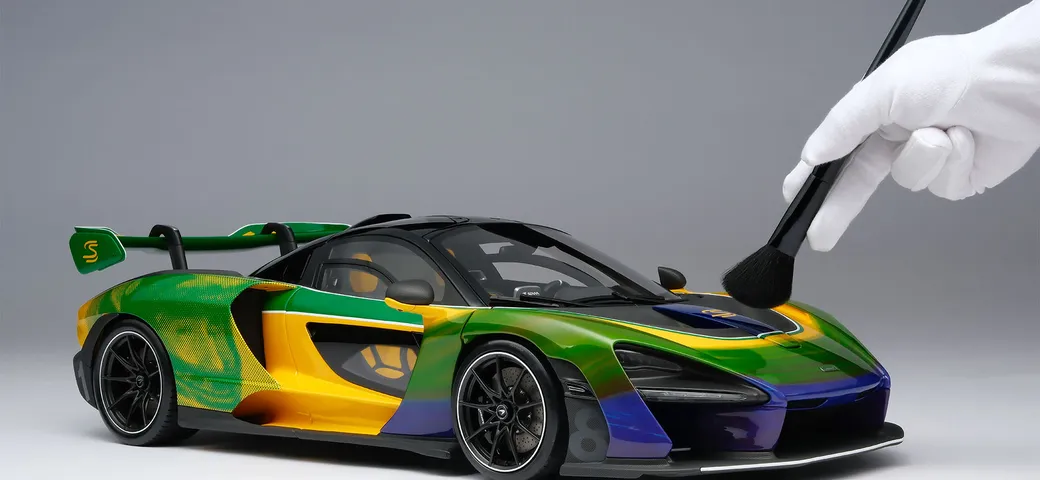 McLaren Senna in scala 1:8 coi colori dell'asso brasiliano della F1