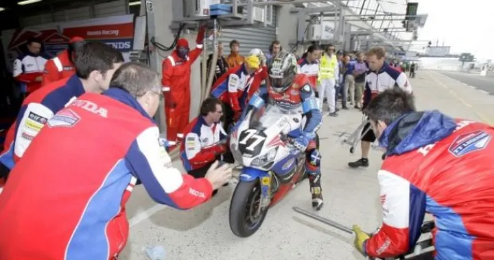 Honda TT Legends: soddisfazione per il test con le gomme Dunlop