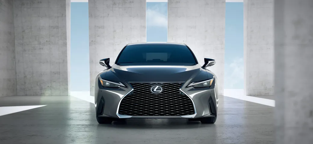 Lexus IS: ecco il restyling