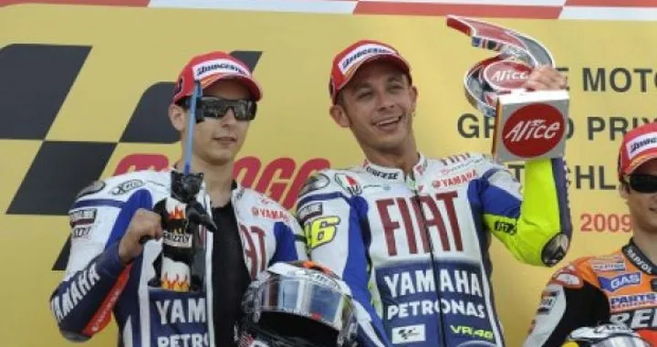 Moto Gp al Sachsenring: doppietta del Team Fiat Yamaha; Lorenzo e Rossi duello mondiale