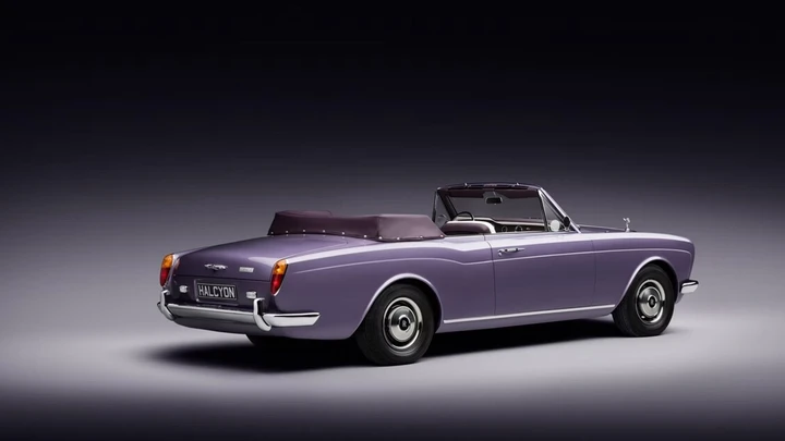 Halcyon rivoluziona la Rolls-Royce Corniche: restomod elettrico di lusso