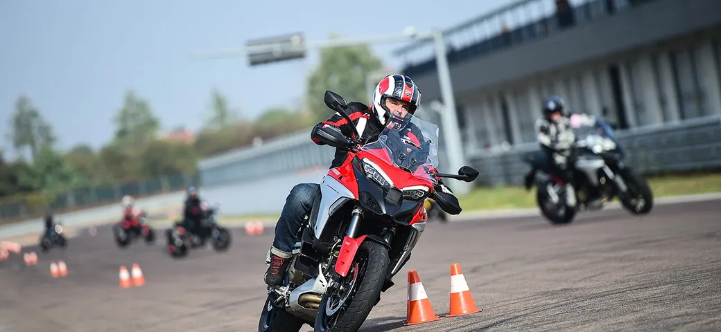 Ducati Riding Academy 2022: aperte le iscrizioni per i DRE Road, DRE Rookie e DRE Racetrack