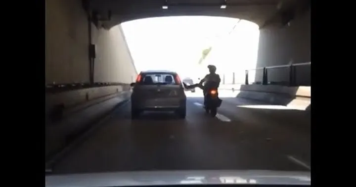 Boze motorrijder ontdekt wat karma is - Oliepeil.nl