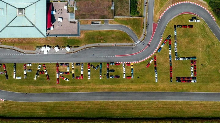Alfa Romeo ha celebrato 115 anni con un raduno storico ad Arese