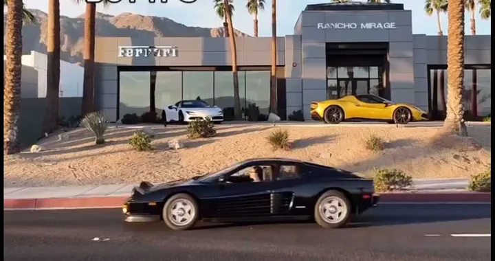 A 31 anni compra una Ferrari Testarossa, la usa ogni giorno e la ripara nel garage