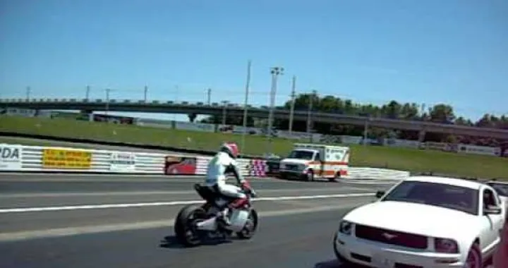 Motoczysz E1 pc in azione sul Portland International Raceway