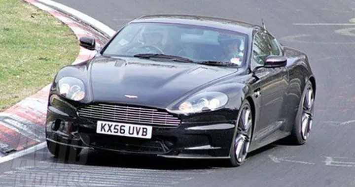 Foto spia: Aston Martin DBS al Nurburgring
