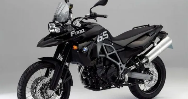 Novità Gamma F BMW: F 800 GS Triple Black, F 650 GS Sun Yellow e F 800 ST Touring