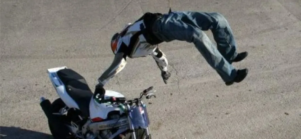 Cambio di moto per lo stunt Emanuele Freddo