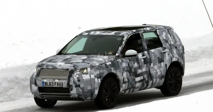 Land Rover Freelander: foto spia del Baby Discovery