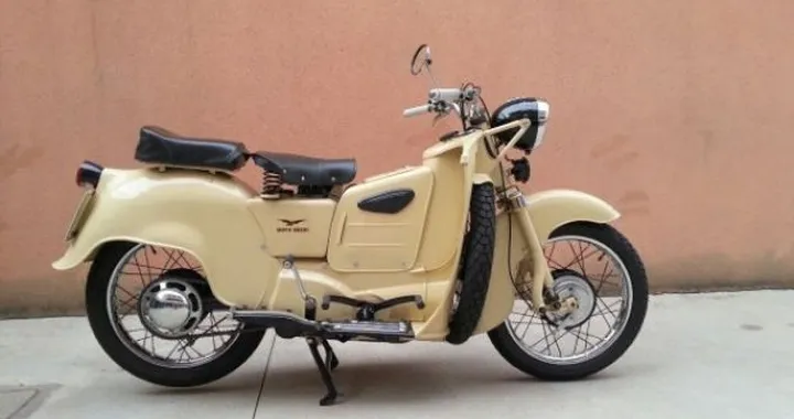 Foto del giorno: Moto Guzzi Galletto 192cc