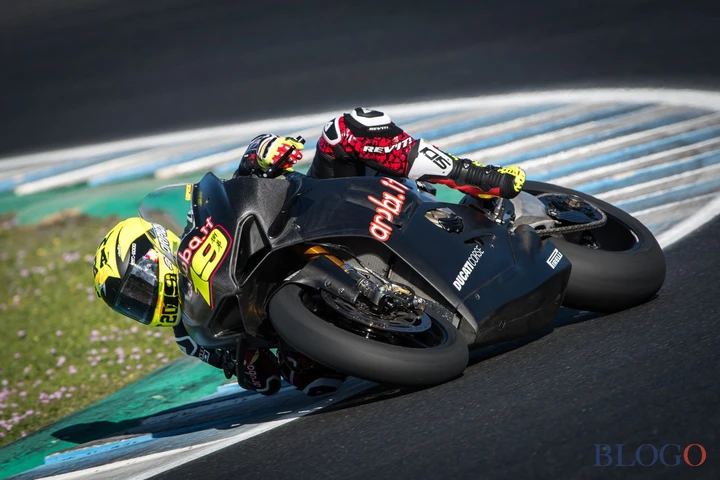 SBK: Ducati V4 R 