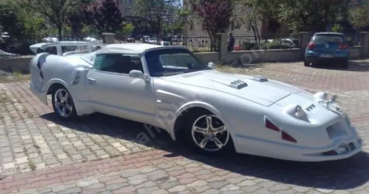 Curiosità: quest'automobile è in vendita a 750.000 dollari...