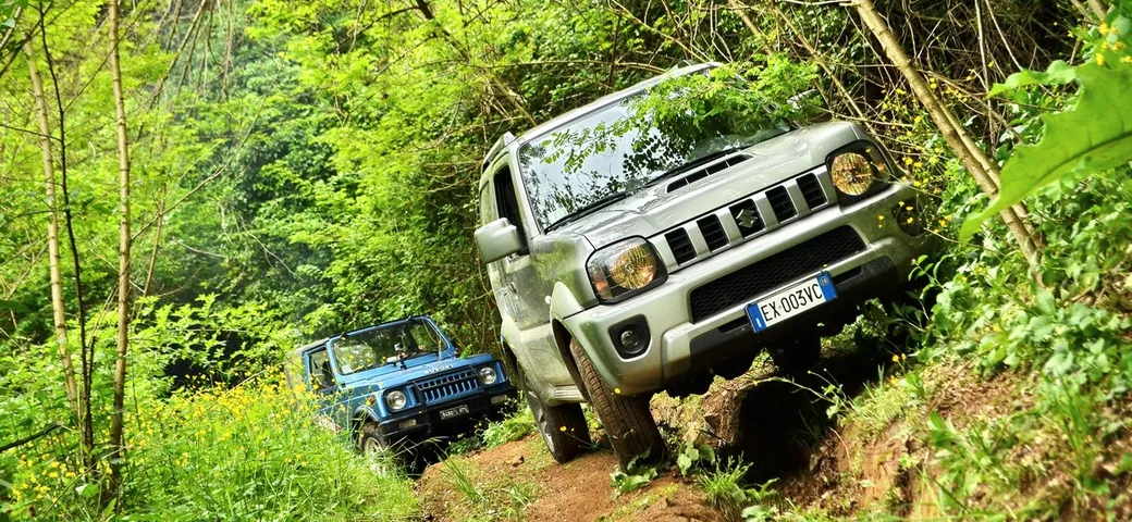 Suzuki Jimny: la Storia e il Video confronto con la Suzuki Samurai