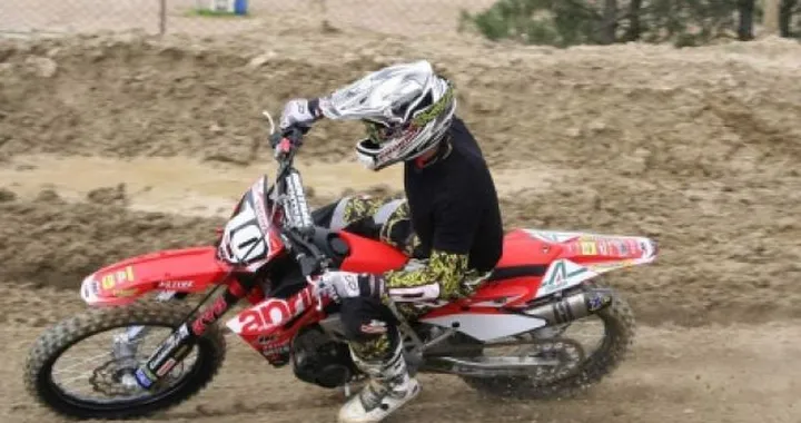 Alex Puzar al via della FIM Veteran's World Cup 2010 su Aprilia MXV 4.5 Replica