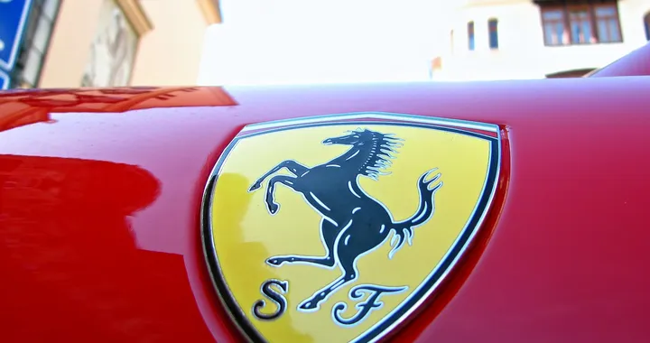 Ferrari brevetta una vera nota di scarico per le auto elettriche