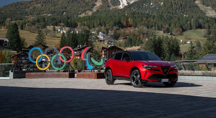 Alfa Romeo Junior Milano Cortina 2026: edizione speciale e dotazioni esclusive