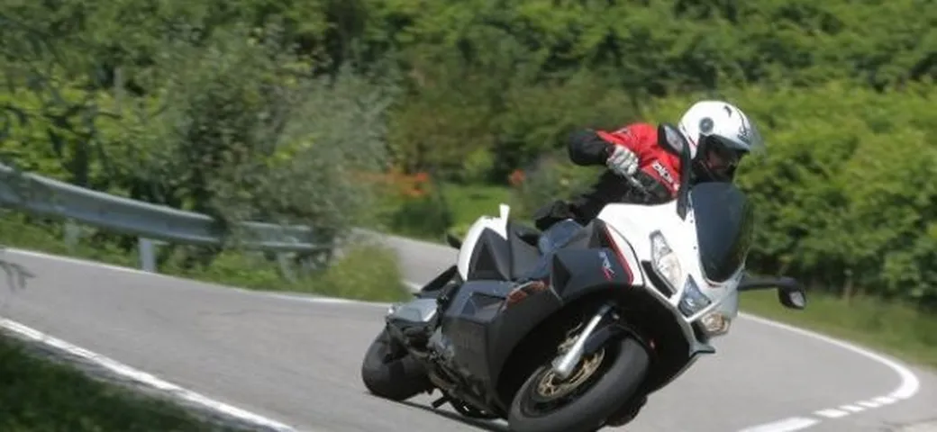 Aprilia SRV850 ABS/aTC 2012: il Test di Motoblog