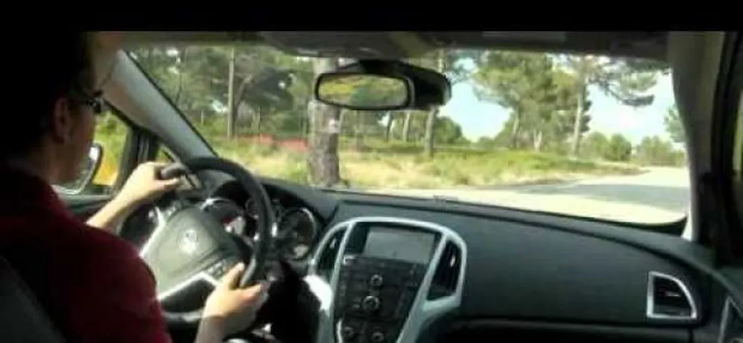 Opel Astra GTC: il primo video ufficiale