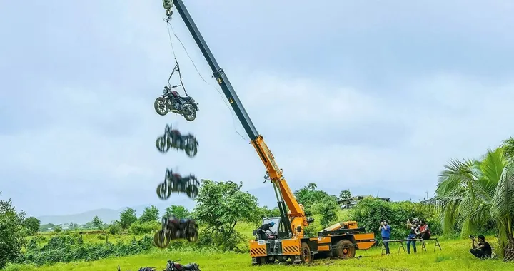 Fango, fuoco e cadute da 9 metri: la Harley X440 sopravvive davvero?