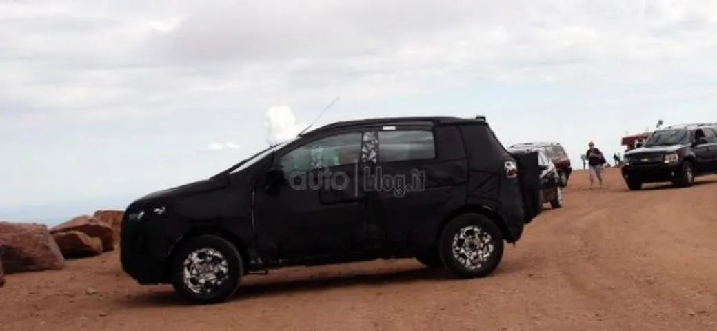 Foto spia Ford Fiesta crossover