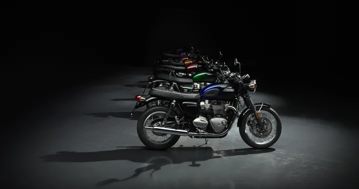 Triumph Bonneville Stealth Editions 2024: otto Modern Classics davvero esclusive [FOTO]