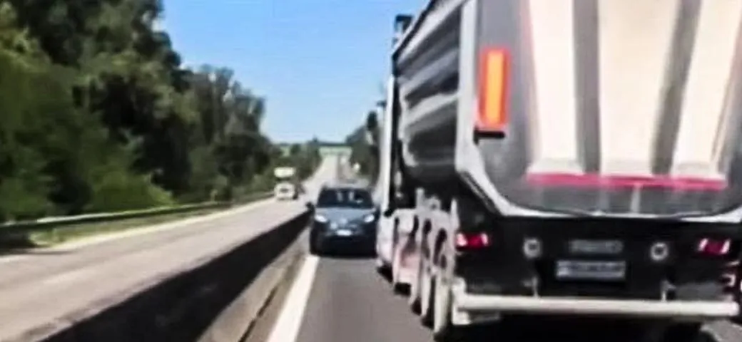 Usa il camion per fermare un'auto contromano: tragedia sventata