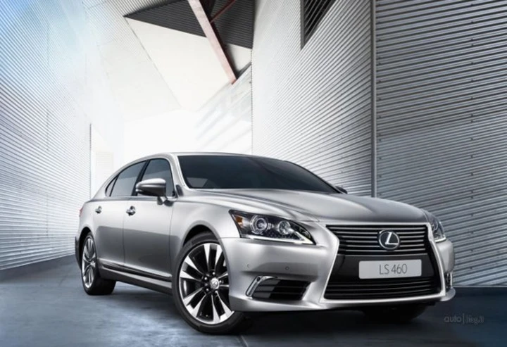 I clienti vogliono un ufficio viaggiante. Lexus pensa ad un monovolume?