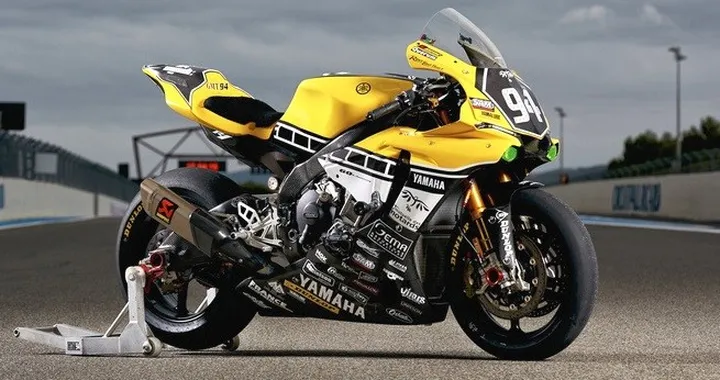 Yamaha R1 con livrea storica al Bol d'Or