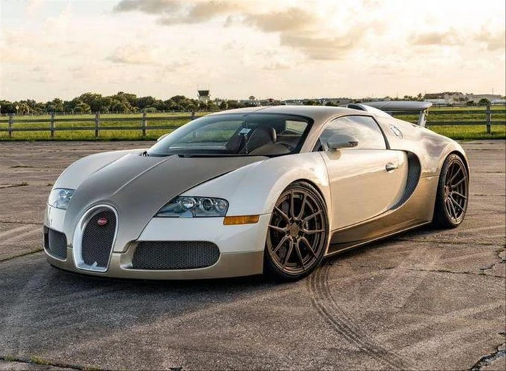 Bugatti: in vendita una Veyron beige da 1,6 milioni di dollari