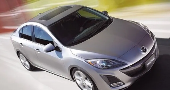 Mazda3 : esordio con la coda