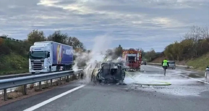 Una Peugeot 5008 va a fuoco in autostrada: colpa del PureTech?