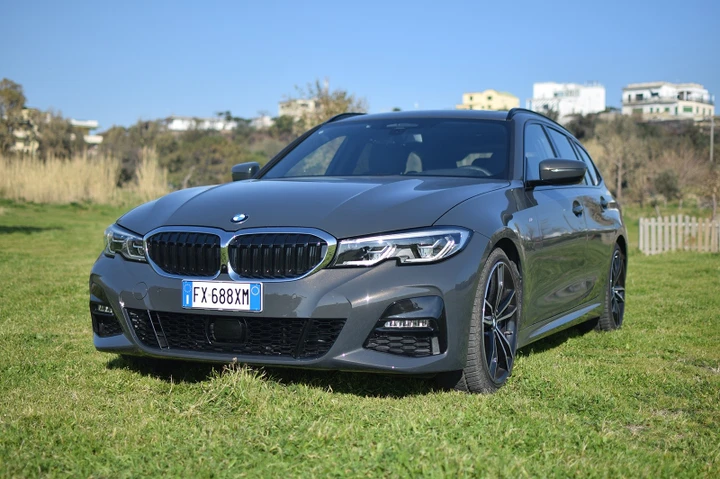 BMW 330i Touring M Sport, la prova su strada