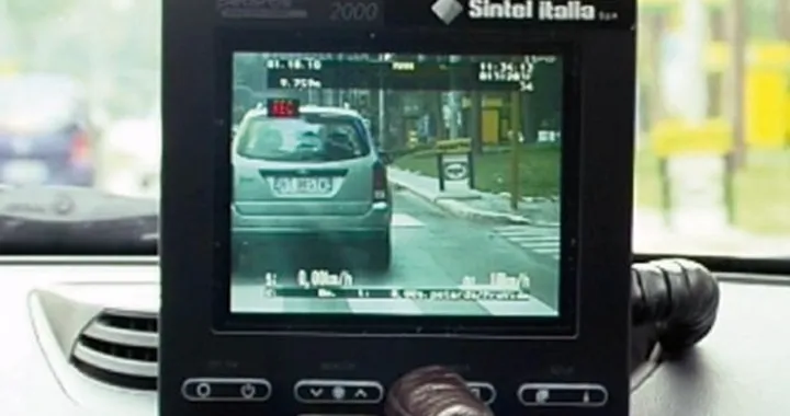 Cos'è e come funziona il ProVida 2000, sistema per multare le auto troppo veloci