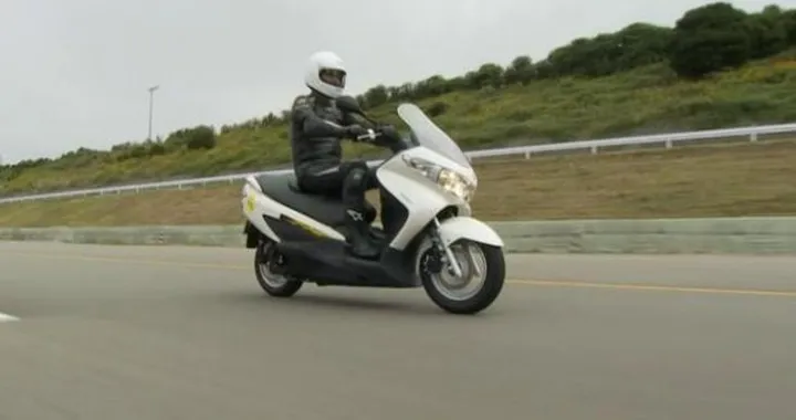 Suzuki Burgman Fuel Cell. Il primo scooter ad idrogeno ha passato tutti i test europei di omologazione
