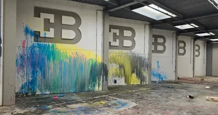 Fabbrica Blu devastata: il bilancio del rave di Halloween mette a rischio la memoria Bugatti