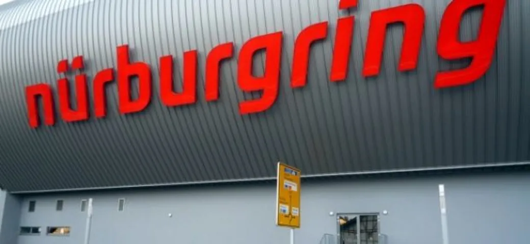 Foto del giorno: in viaggio al Nurburgring