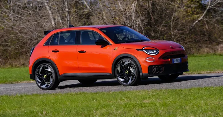 Abarth 600e, il flop è fragoroso: meno di 320 auto vendute nel 2025