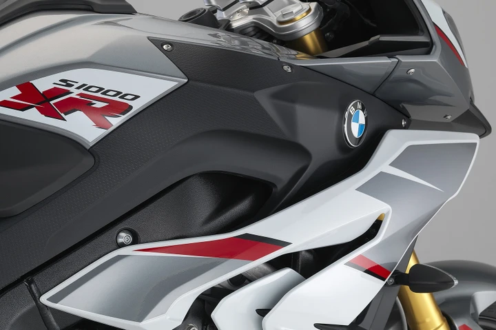 BMW, in arrivo la nuova S1000 XR 2020?