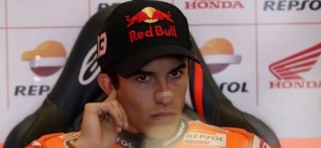 MotoGP Silverstone, Lorenzo in vetta nelle prime “libere”. Marquez “solo” secondo. Rossi in seconda fila virtuale.