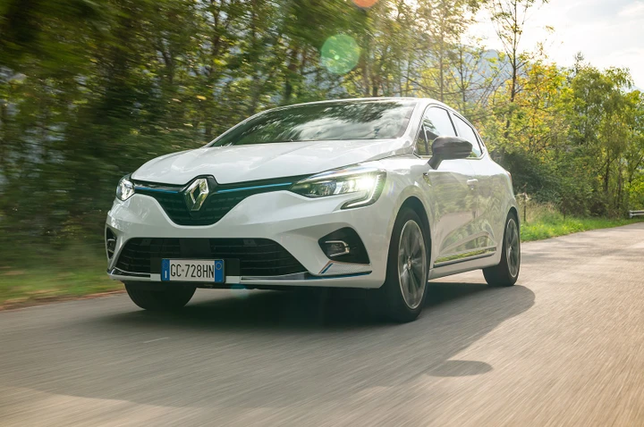 Nuova Renault Clio E-Tech Hybrid, la prova su strada