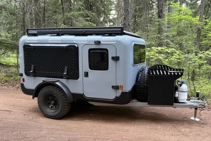 La mini roulotte da off-road senza legno per viaggiare ovunque
