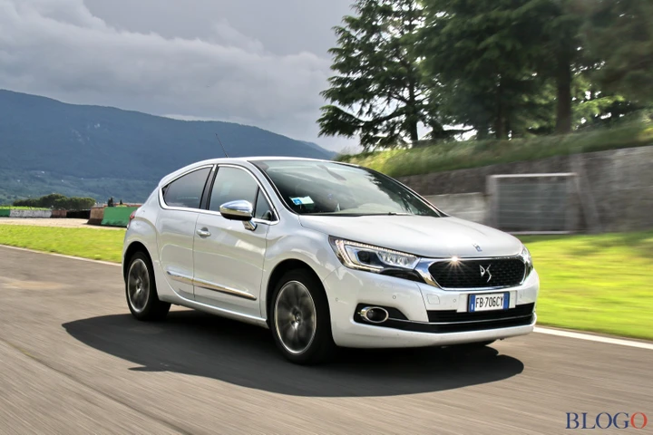 DS DS4 BlueHDi 120 So Chic: la video prova