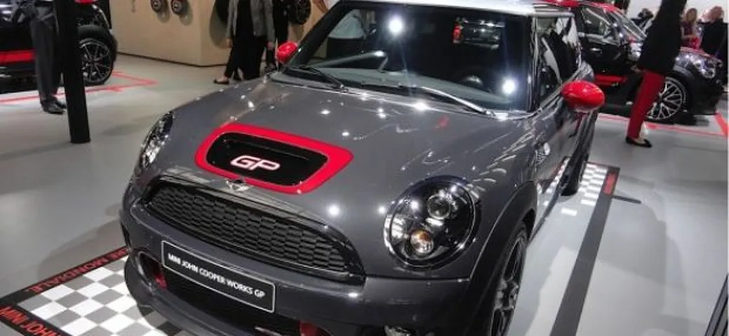 MINI John Cooper Works GP in video