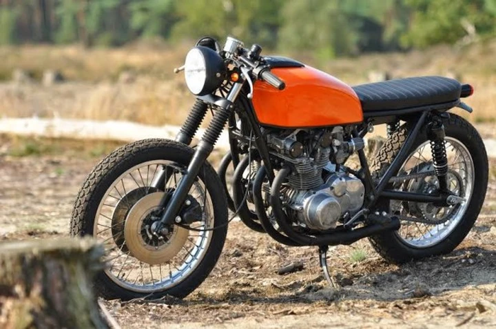 Suzuki GS 550 'Agent Orange' by Left Hand Cycles