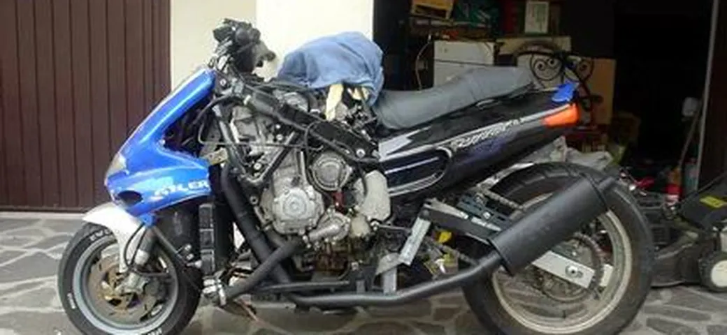 Foto del giorno: Runner leggermente modificato, giuto un 1000cc!