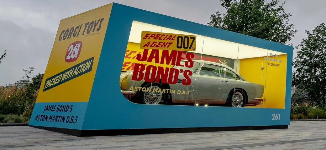 Una Aston Martin DB5 giocattolo in scala 1:1 per il nuovo film di James Bond