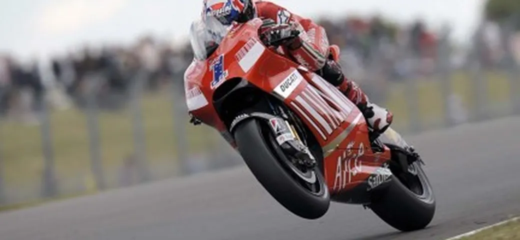 MotoGP: warm up asciutto, Stoner in testa
